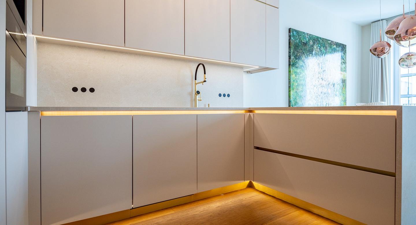 Compact Space, Clear Lines